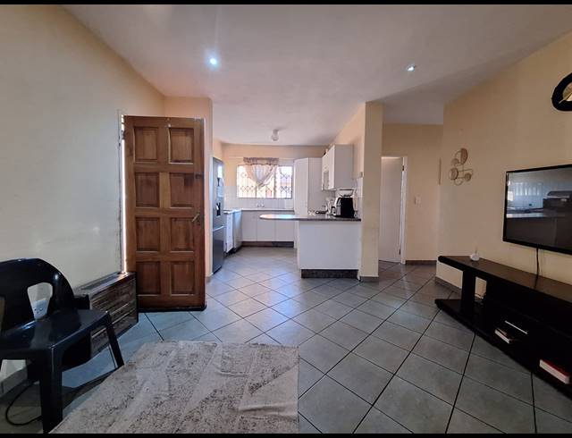 3 BEDROOM FLAT FOR SALE IN RENSBURG